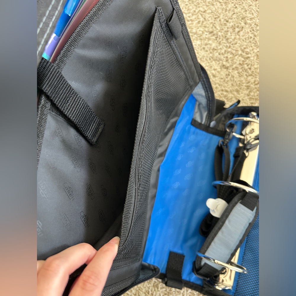 NWOT Case-It Blue Zipper Binder - Picture 14 of 14